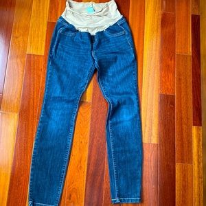 Old Navy maternity skinny And stretchy jeans size 4